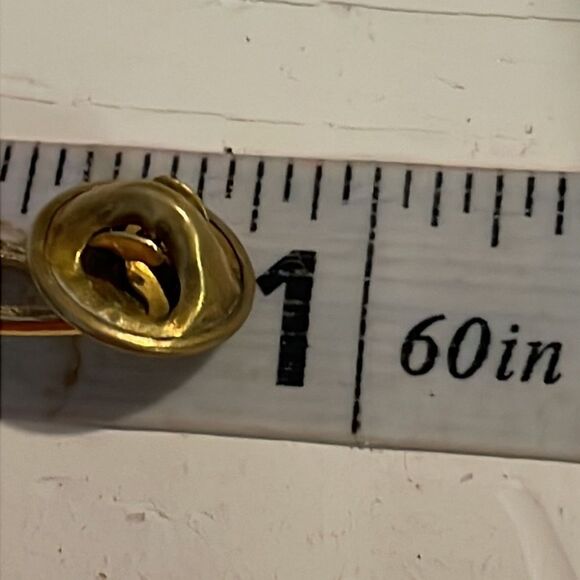 Vintage-1950s-Art Nouveau abstract 0.75” gold tone hat pin/lapel pin/tie tack - Picture 8 of 9